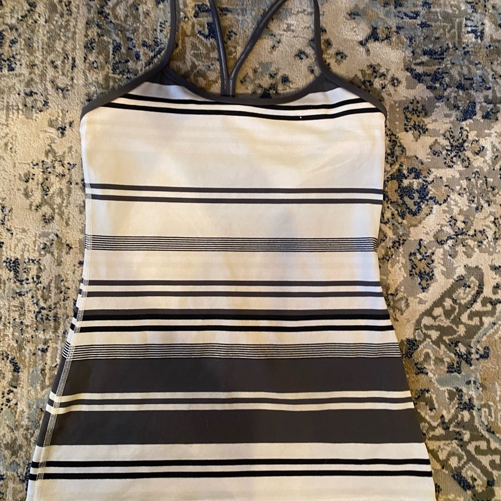Lululemon power Y tanks. No flaws. Size 8